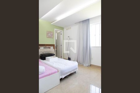 Casa de condomínio à venda com 270m², 3 quartos e 1 vagaDormitório