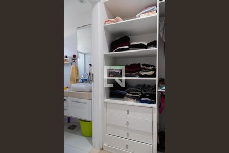 Casa de condomínio à venda com 270m², 3 quartos e 1 vagaDormitório 2