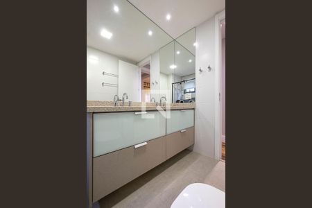 Suíte 1 - Banheiro de apartamento para alugar com 3 quartos, 135m² em Jardim Paulista, São Paulo