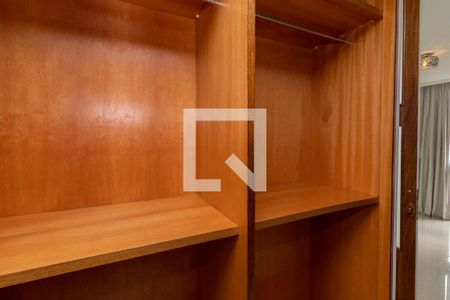 Apartamento à venda com 285m², 4 quartos e 2 vagasCloset da Suíte 1