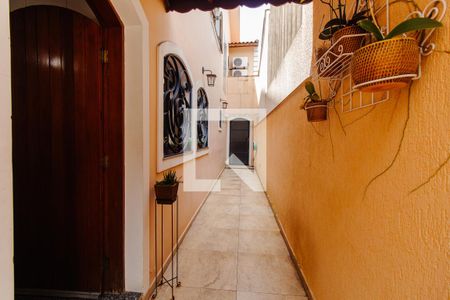 Casa à venda com 240m², 3 quartos e 2 vagasCorredor lateral