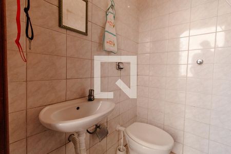 Casa à venda com 240m², 3 quartos e 2 vagasBanheiro de serviço