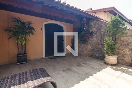 Casa à venda com 240m², 3 quartos e 2 vagasVaranda