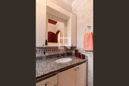 Casa à venda com 240m², 3 quartos e 2 vagasBanheiro