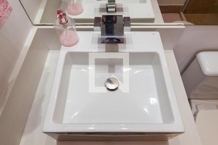 Apartamento à venda com 80m², 2 quartos e 2 vagasDetalhe Banheiro - Suíte 2