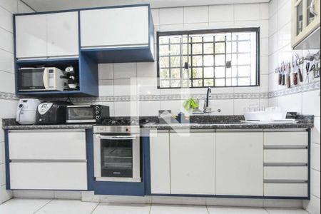 Casa à venda com 100m², 3 quartos e 2 vagasCozinha 