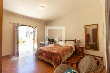 Casa à venda com 250m², 4 quartos e 4 vagasSuíte 1