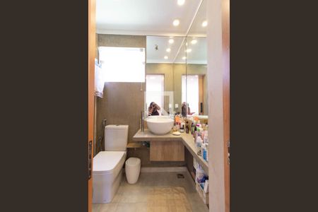 Casa à venda com 250m², 4 quartos e 4 vagasBanheiro Suíte 2