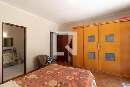 Casa à venda com 250m², 4 quartos e 4 vagasSuíte 1