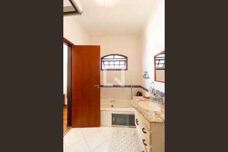 Casa à venda com 250m², 4 quartos e 4 vagasBanheiro Suíte 1