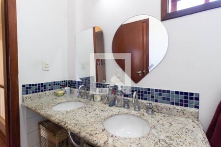 Casa à venda com 250m², 4 quartos e 4 vagasBanheiro