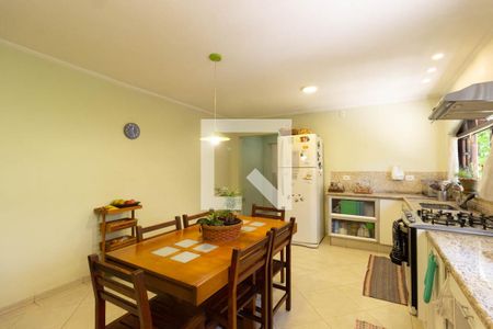 Casa à venda com 250m², 4 quartos e 4 vagasCozinha