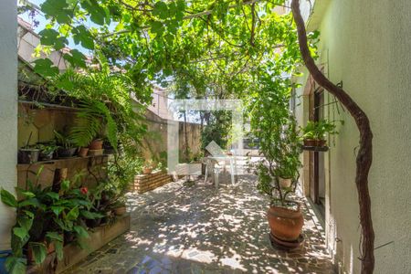 Casa à venda com 250m², 4 quartos e 4 vagasQuintal Sala 2