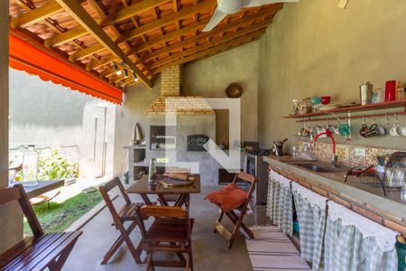 Casa à venda com 250m², 4 quartos e 4 vagasQuintal dos fundos