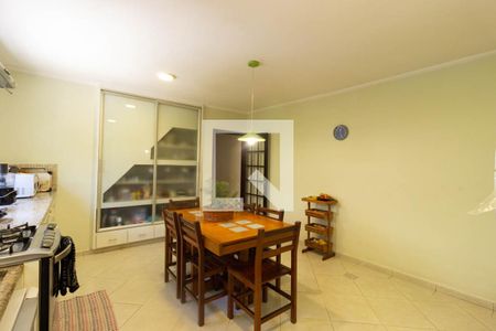 Casa à venda com 250m², 4 quartos e 4 vagasCozinha