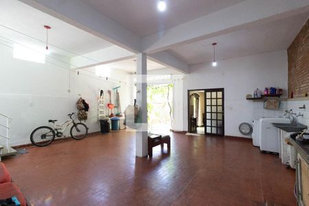 Casa à venda com 250m², 4 quartos e 4 vagasÁrea de serviço