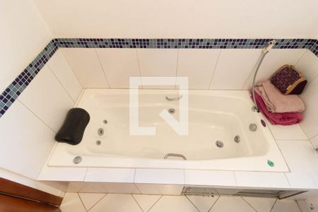 Casa à venda com 250m², 4 quartos e 4 vagasBanheiro Suíte 1