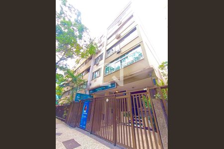 Apartamento para alugar com 127m², 3 quartos e 1 vagaFachada com cartaz QA