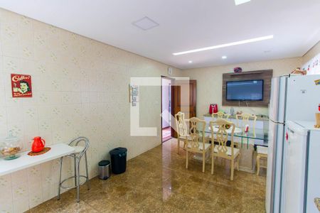 Casa à venda com 300m², 4 quartos e 7 vagas Casa à venda com 300m², 4 quartos e 7 vagasCozinha