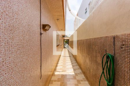 Casa à venda com 300m², 4 quartos e 7 vagas Casa à venda com 300m², 4 quartos e 7 vagasCorredor Lateral