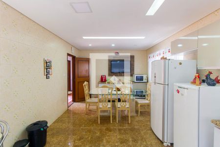 Casa à venda com 300m², 4 quartos e 7 vagas Casa à venda com 300m², 4 quartos e 7 vagasCozinha