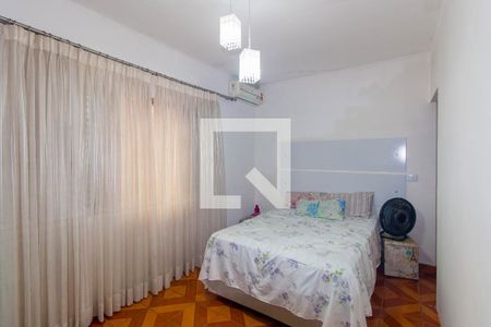 Suíte de casa à venda com 4 quartos, 300m² em Vila Ivg, São Paulo