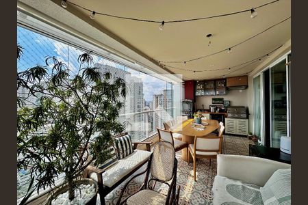 Apartamento à venda com 117m², 2 quartos e 2 vagasVaranda