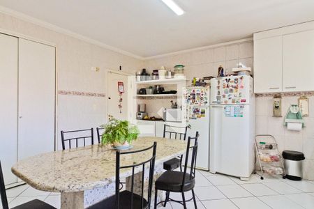 Casa à venda com 220m², 3 quartos e 3 vagas Casa à venda com 220m², 3 quartos e 3 vagasCozinha