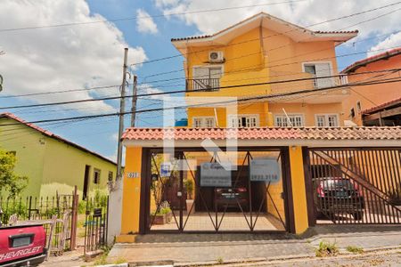 Casa à venda com 220m², 3 quartos e 3 vagas Casa à venda com 220m², 3 quartos e 3 vagasFachada