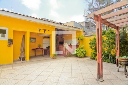 Casa à venda com 220m², 3 quartos e 3 vagas Casa à venda com 220m², 3 quartos e 3 vagasÁrea externa