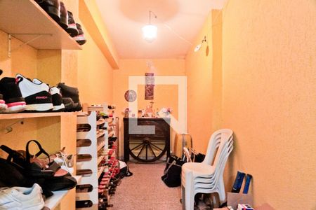 Casa à venda com 220m², 3 quartos e 3 vagas Casa à venda com 220m², 3 quartos e 3 vagasAdega