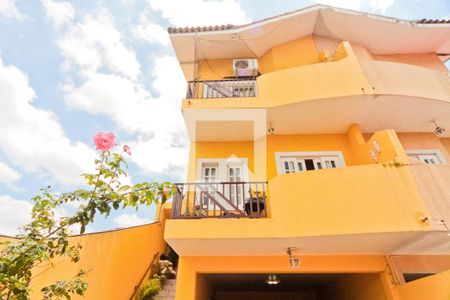 Casa à venda com 220m², 3 quartos e 3 vagas Casa à venda com 220m², 3 quartos e 3 vagasGaragem
