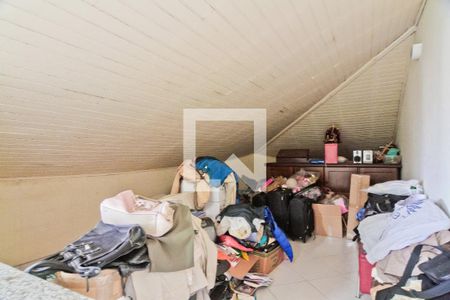 Casa à venda com 220m², 3 quartos e 3 vagas Casa à venda com 220m², 3 quartos e 3 vagasSótão