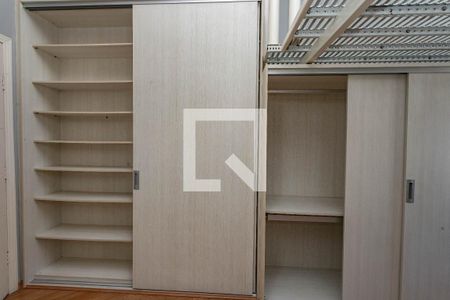 Casa à venda com 405m², 4 quartos e 4 vagas Casa à venda com 405m², 4 quartos e 4 vagasQuarto 1 - suíte