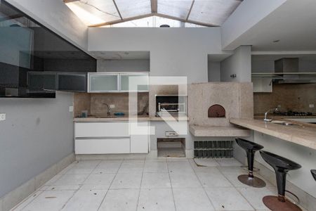 Casa à venda com 405m², 4 quartos e 4 vagas Casa à venda com 405m², 4 quartos e 4 vagasCozinha
