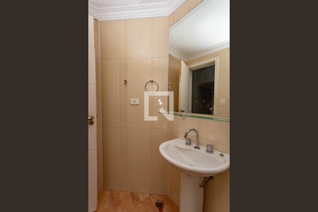 Casa à venda com 405m², 4 quartos e 4 vagas Casa à venda com 405m², 4 quartos e 4 vagasBanheiro social