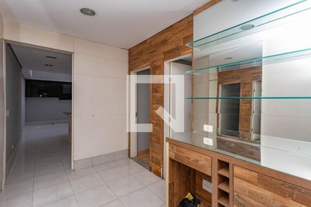 Casa à venda com 405m², 4 quartos e 4 vagas Casa à venda com 405m², 4 quartos e 4 vagasCorredor sala