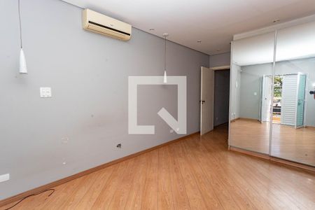 Casa à venda com 405m², 4 quartos e 4 vagas Casa à venda com 405m², 4 quartos e 4 vagasQuarto 2 - suíte