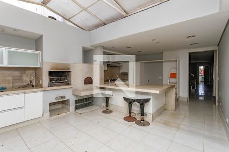 Casa à venda com 405m², 4 quartos e 4 vagas Casa à venda com 405m², 4 quartos e 4 vagasCozinha