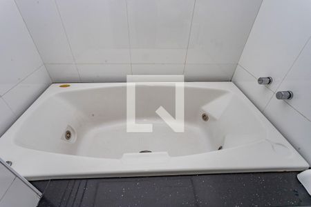 Casa à venda com 405m², 4 quartos e 4 vagas Casa à venda com 405m², 4 quartos e 4 vagasBanheiro da suíte 2 - banheira