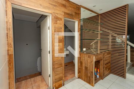 Casa à venda com 405m², 4 quartos e 4 vagas Casa à venda com 405m², 4 quartos e 4 vagasCorredor sala