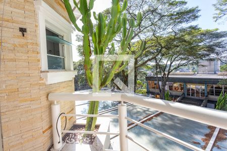 Casa à venda com 405m², 4 quartos e 4 vagas Casa à venda com 405m², 4 quartos e 4 vagasVaranda da suíte 2