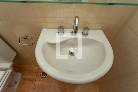 Casa à venda com 405m², 4 quartos e 4 vagas Casa à venda com 405m², 4 quartos e 4 vagasBanheiro da suíte 1