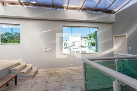 Casa à venda com 405m², 4 quartos e 4 vagas Casa à venda com 405m², 4 quartos e 4 vagasPiscina coberta