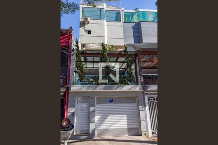 Casa à venda com 405m², 4 quartos e 4 vagas Casa à venda com 405m², 4 quartos e 4 vagasFachada