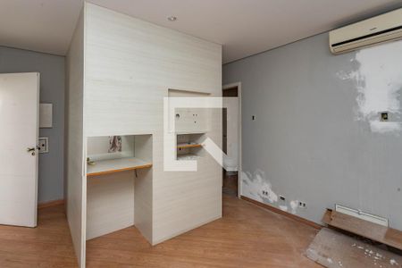 Casa à venda com 405m², 4 quartos e 4 vagas Casa à venda com 405m², 4 quartos e 4 vagasSuíte adicional piso da piscina