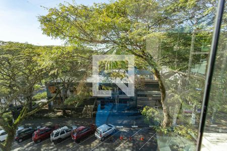 Casa à venda com 405m², 4 quartos e 4 vagas Casa à venda com 405m², 4 quartos e 4 vagasVista da Piscina coberta