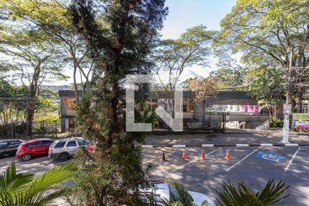 Casa à venda com 405m², 4 quartos e 4 vagas Casa à venda com 405m², 4 quartos e 4 vagasVista da varanda da sala