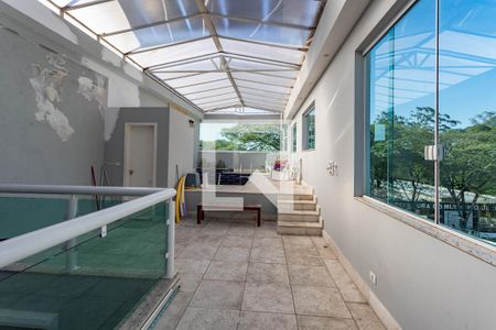 Casa à venda com 405m², 4 quartos e 4 vagas Casa à venda com 405m², 4 quartos e 4 vagasPiscina coberta