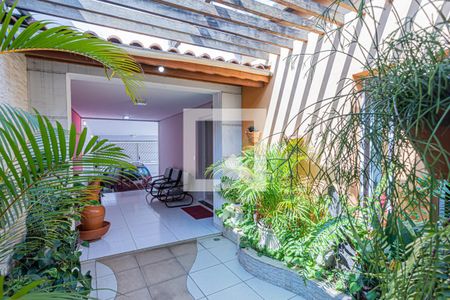 Casa à venda com 250m², 4 quartos e 3 vagas Casa à venda com 250m², 4 quartos e 3 vagasJardim entrada